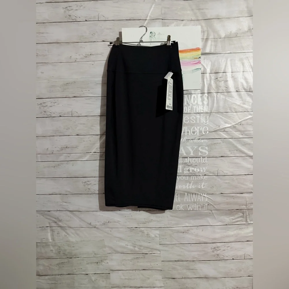 NWT Lululemon Nulu Slim-Fit High-Rise Skirt in Black Size 6 - Picture 2 of 11